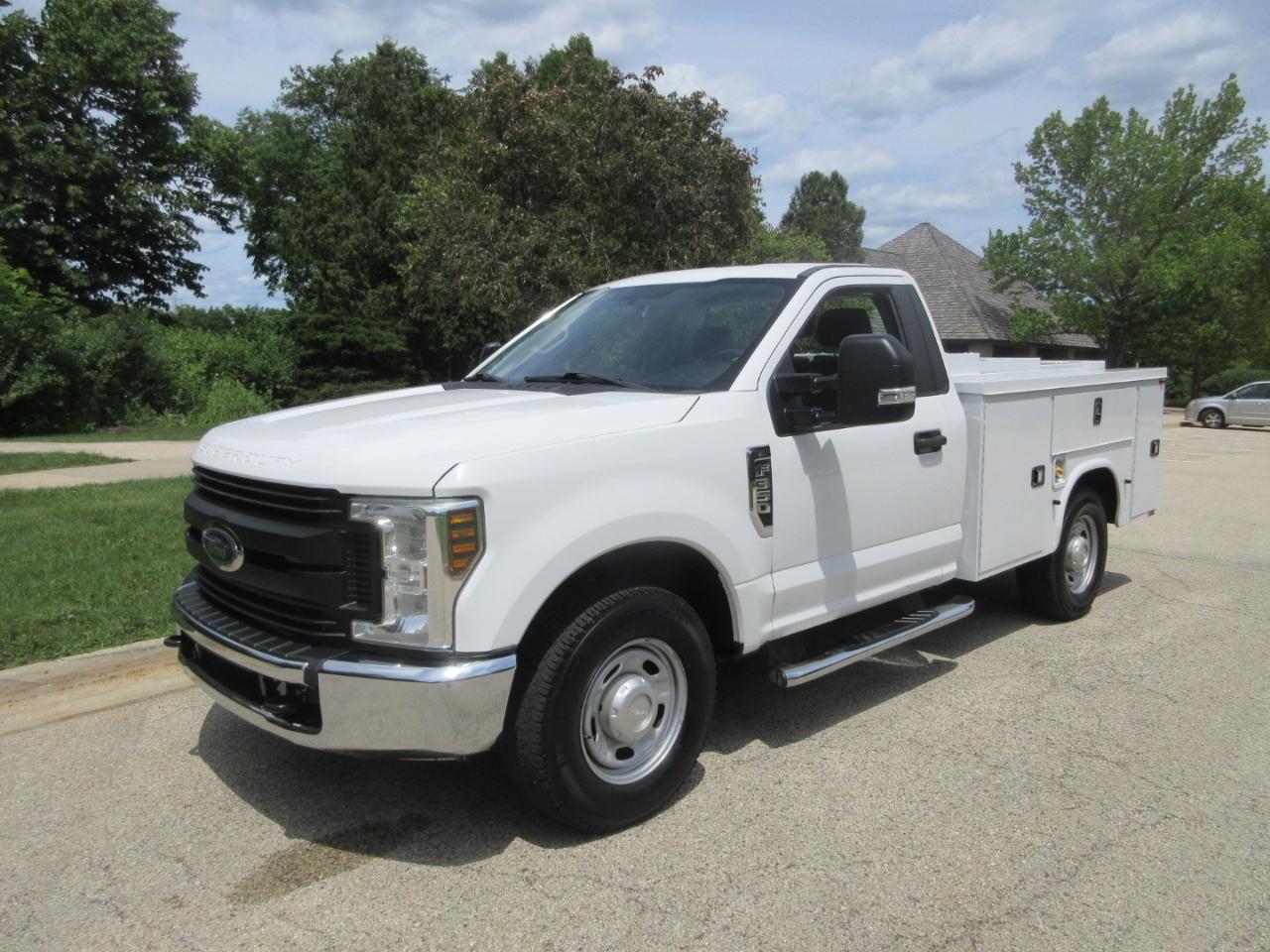 Ford Super Duty F-350 SRW XLT 2WD Reg Cab 8' Box 2019