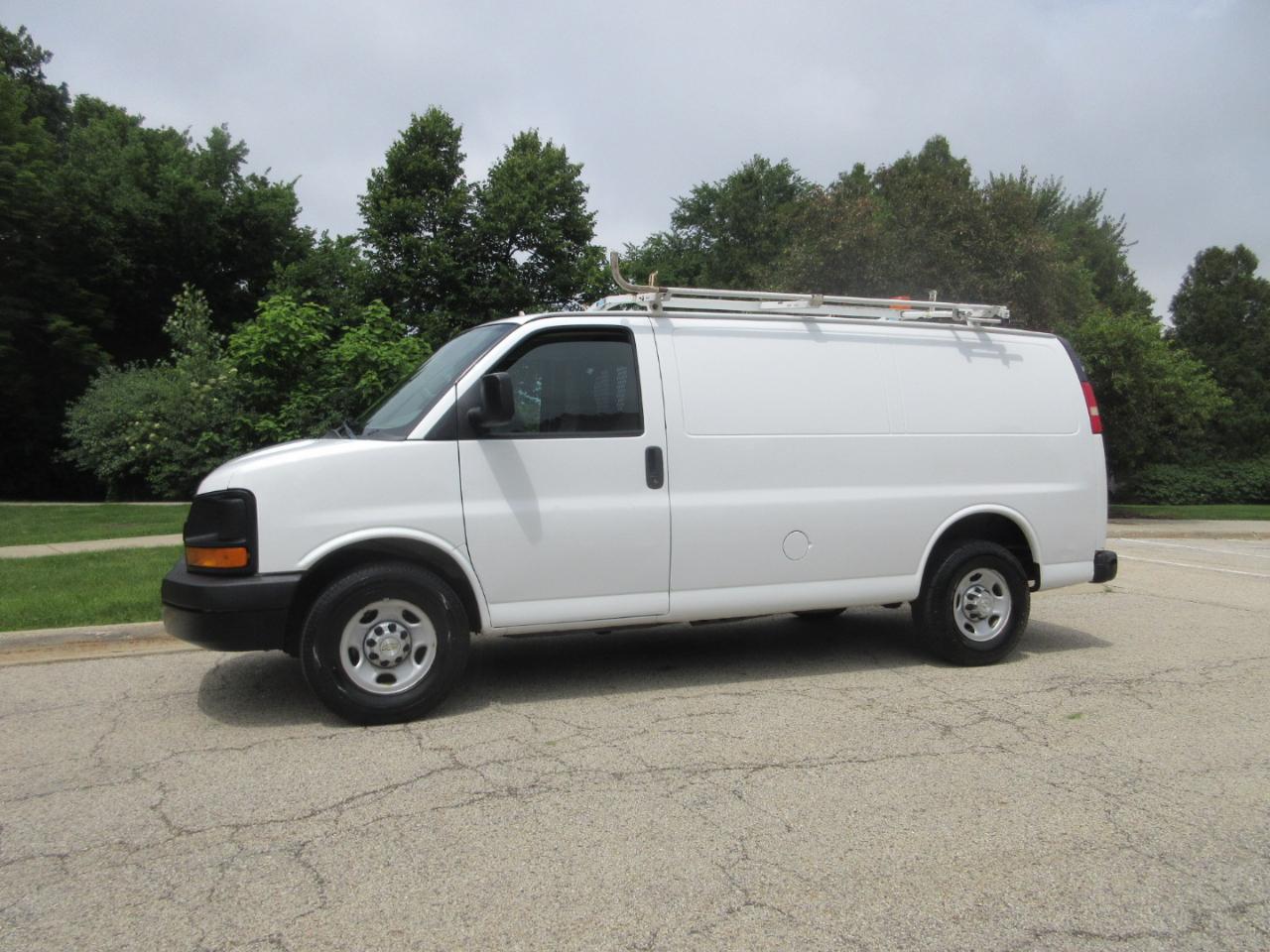 Chevrolet Express Cargo Van RWD 2500 135" 2014
