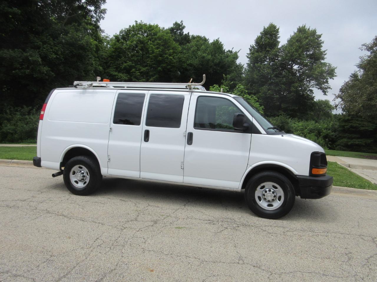Chevrolet Express Cargo Van RWD 2500 135" 2014