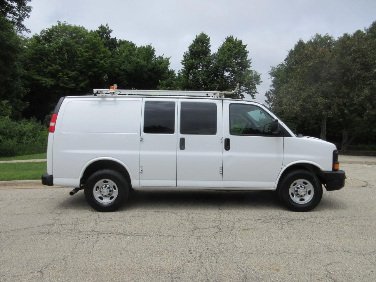Chevrolet Express Cargo Van RWD 2500 135" 2014