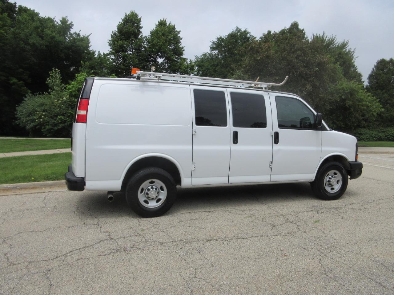 Chevrolet Express Cargo Van RWD 2500 135" 2014