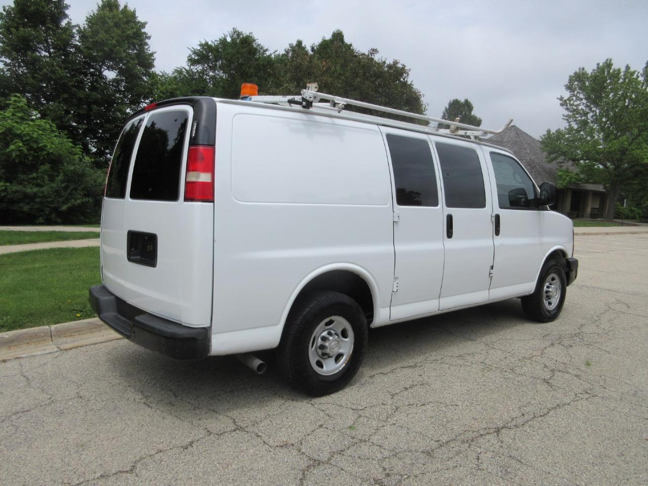 Chevrolet Express Cargo Van RWD 2500 135" 2014