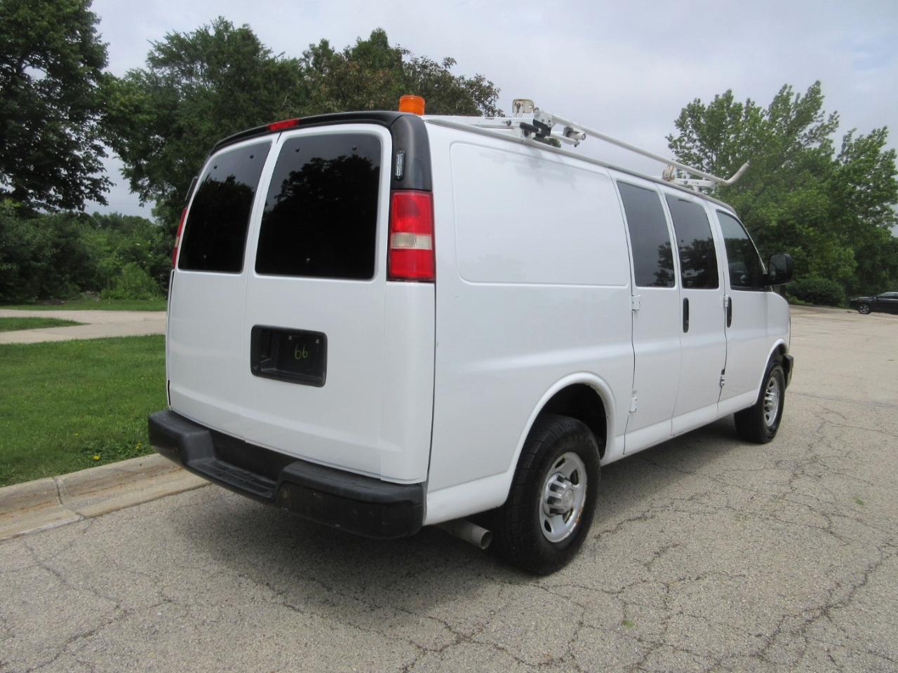 Chevrolet Express Cargo Van RWD 2500 135" 2014