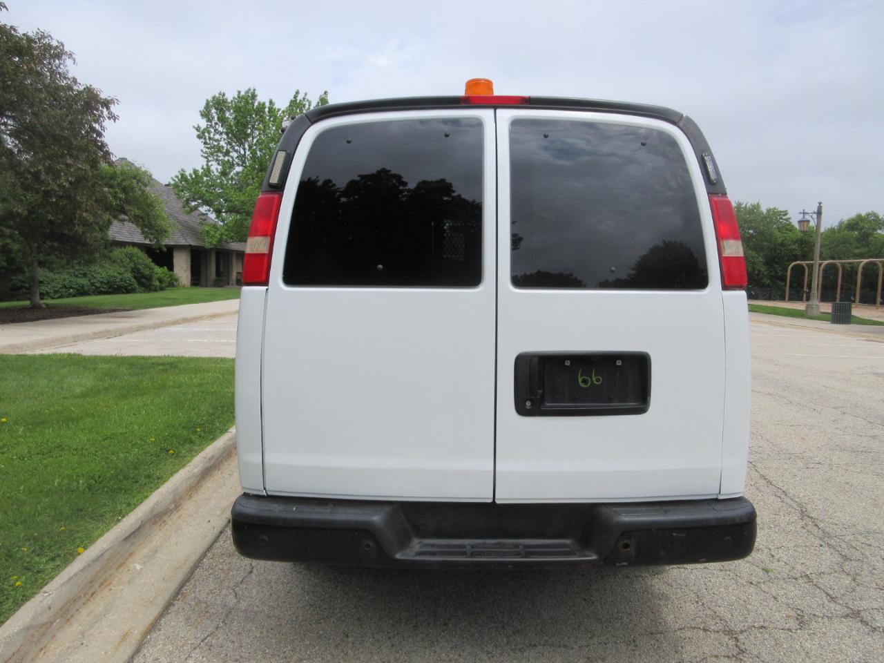 Chevrolet Express Cargo Van RWD 2500 135" 2014