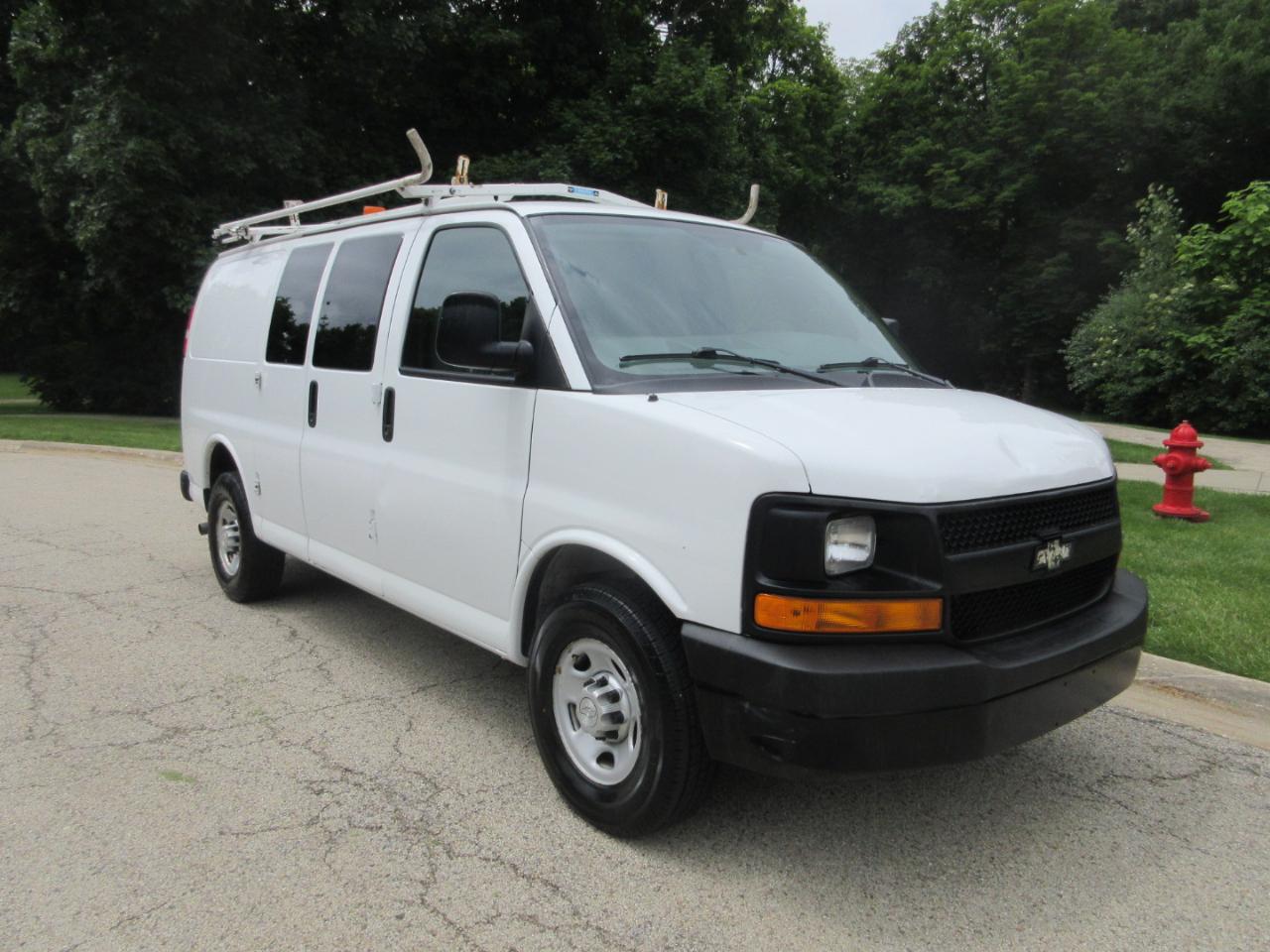 Chevrolet Express Cargo Van RWD 2500 135" 2014
