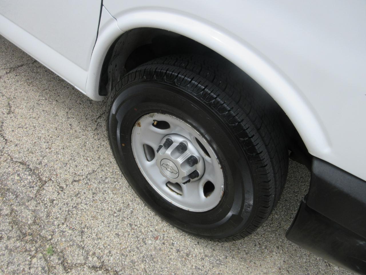 Chevrolet Express Cargo Van RWD 2500 135" 2014