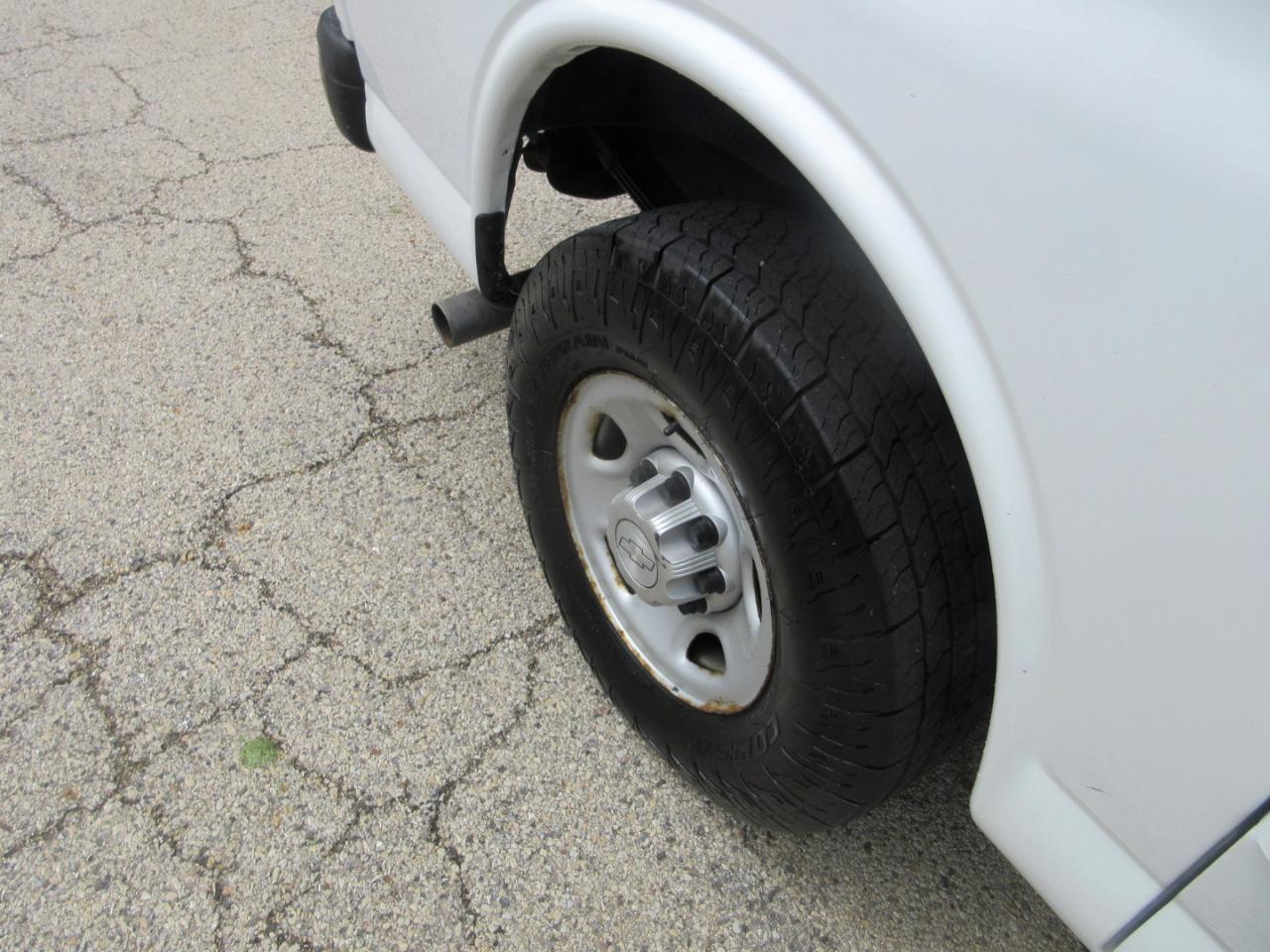 Chevrolet Express Cargo Van RWD 2500 135" 2014