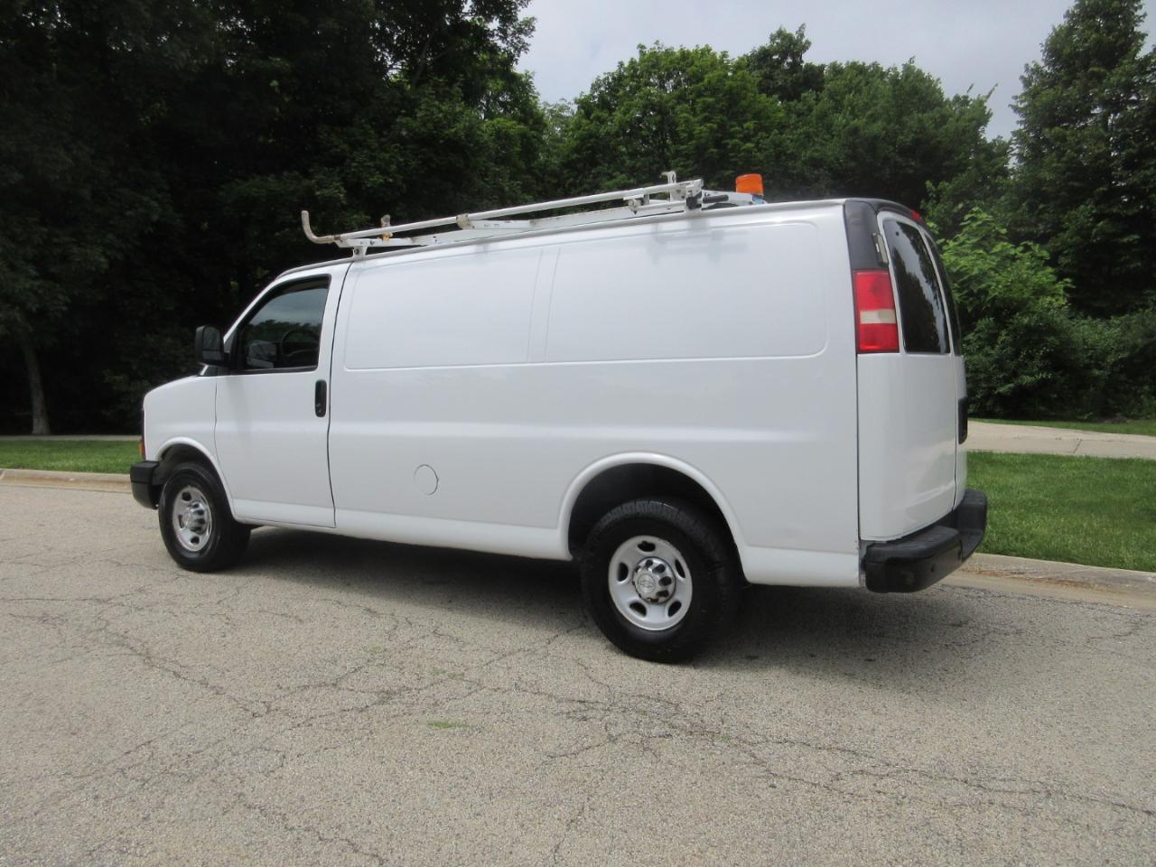 Chevrolet Express Cargo Van RWD 2500 135" 2014