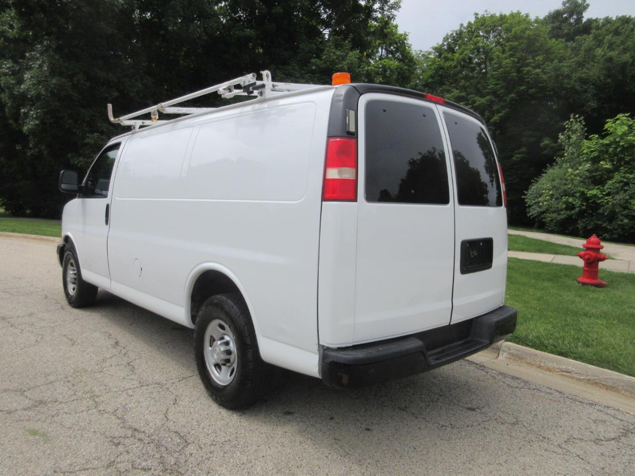 Chevrolet Express Cargo Van RWD 2500 135" 2014