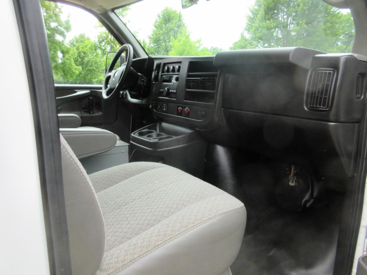 Chevrolet Express Cargo Van RWD 2500 135" 2014
