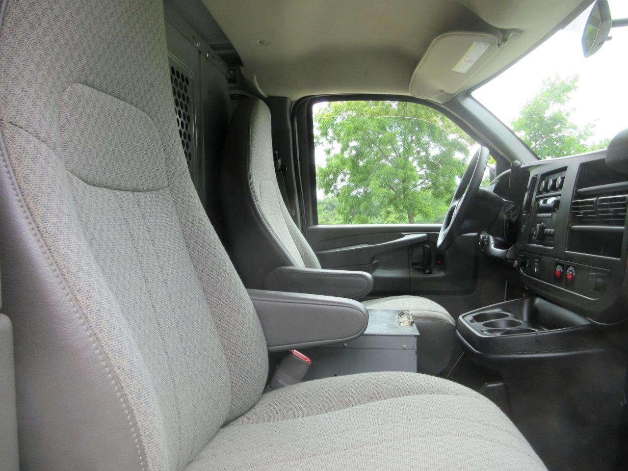 Chevrolet Express Cargo Van RWD 2500 135" 2014