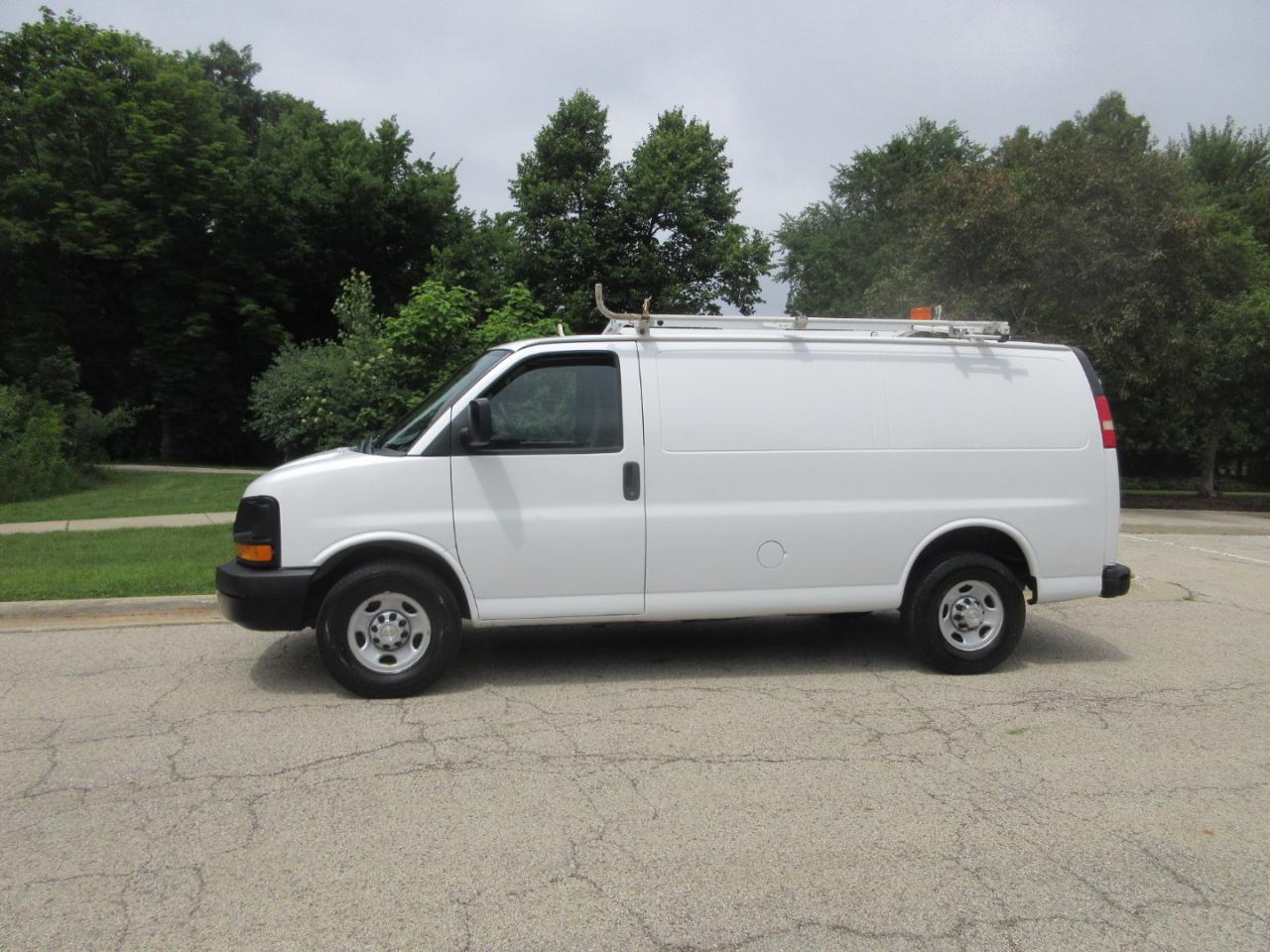 Chevrolet Express Cargo Van RWD 2500 135" 2014