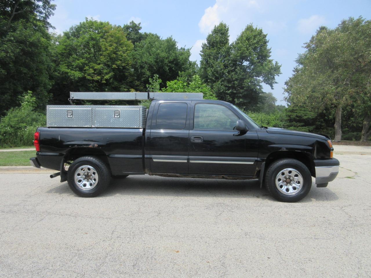 Chevrolet Silverado 1500 Ext Cab 143.5" WB 4WD LS 2005