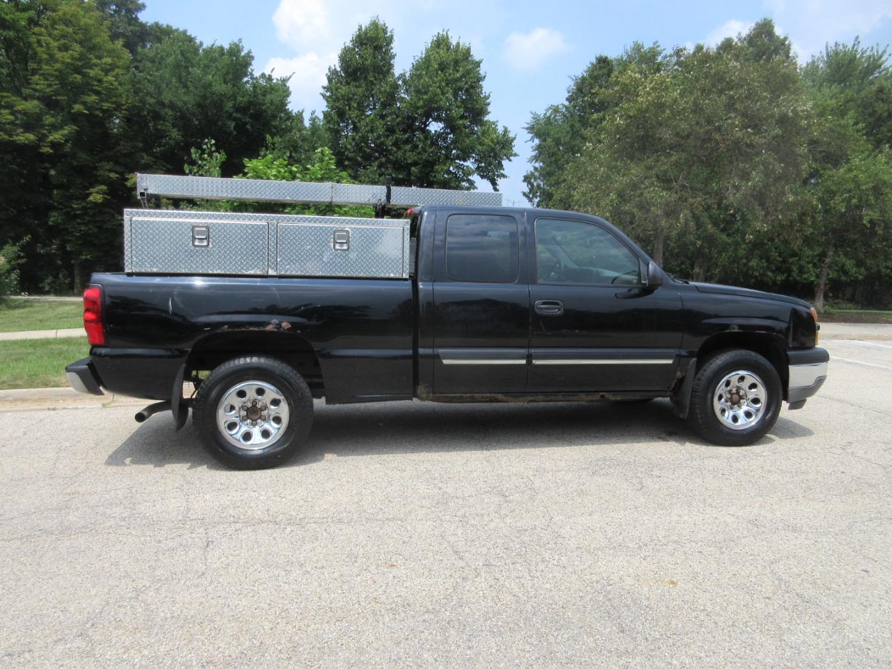 Chevrolet Silverado 1500 Ext Cab 143.5" WB 4WD LS 2005