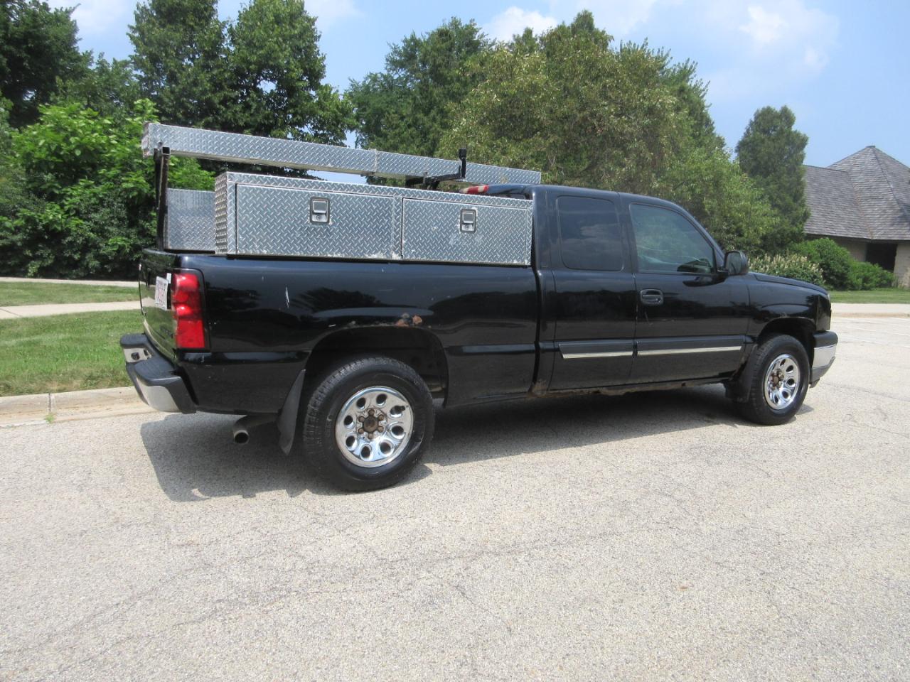 Chevrolet Silverado 1500 Ext Cab 143.5" WB 4WD LS 2005