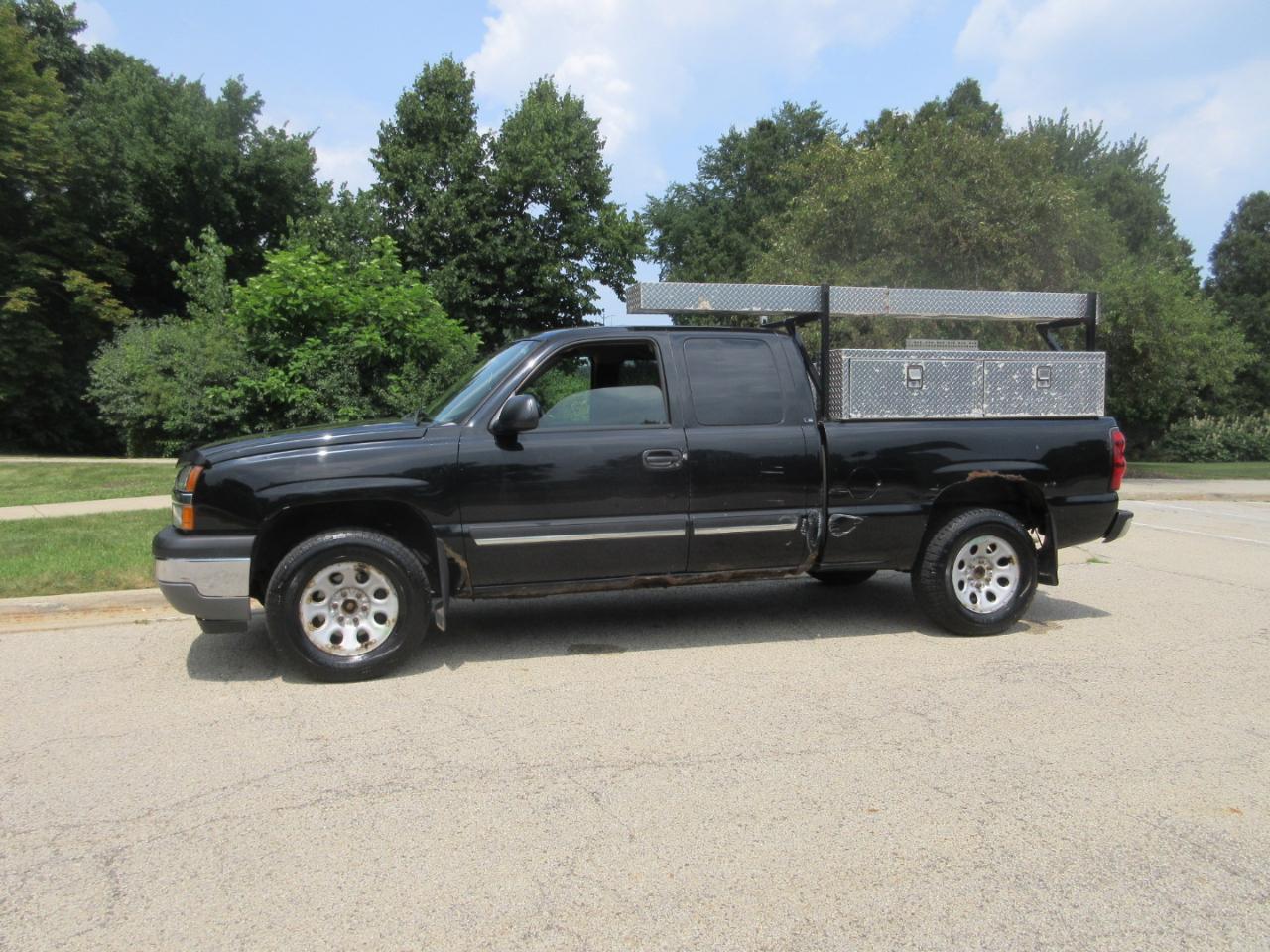 Chevrolet Silverado 1500 Ext Cab 143.5" WB 4WD LS 2005