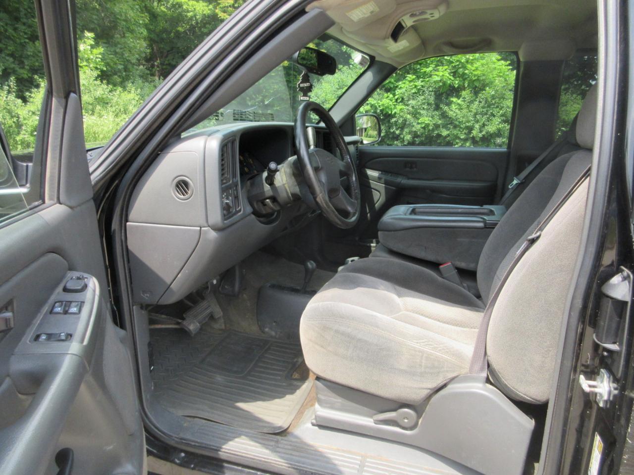 Chevrolet Silverado 1500 Ext Cab 143.5" WB 4WD LS 2005