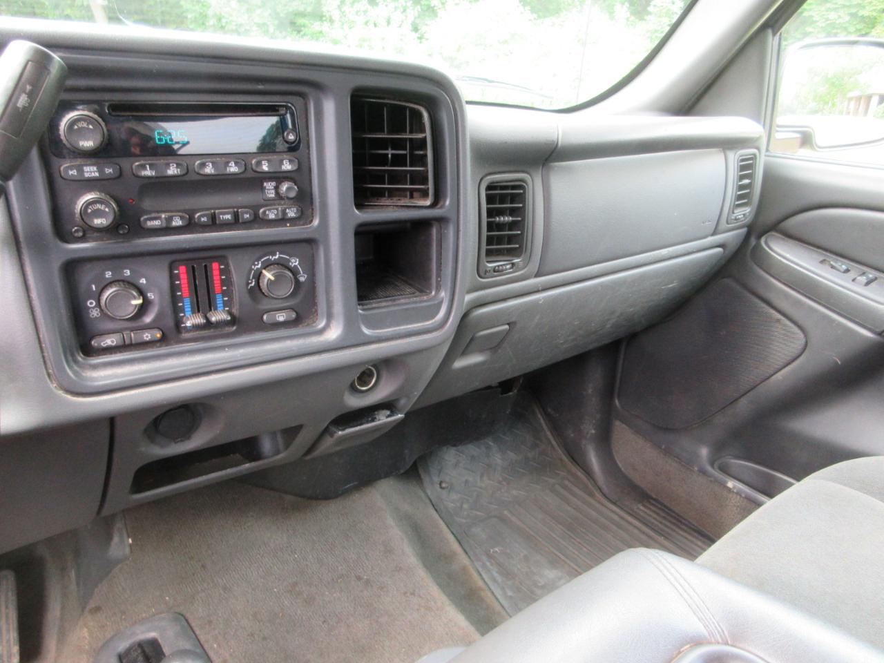 Chevrolet Silverado 1500 Ext Cab 143.5" WB 4WD LS 2005