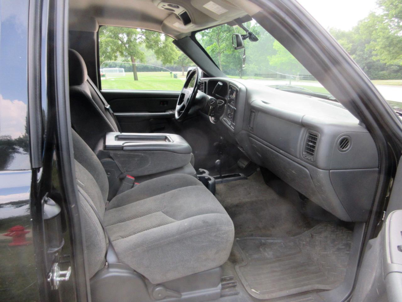 Chevrolet Silverado 1500 Ext Cab 143.5" WB 4WD LS 2005