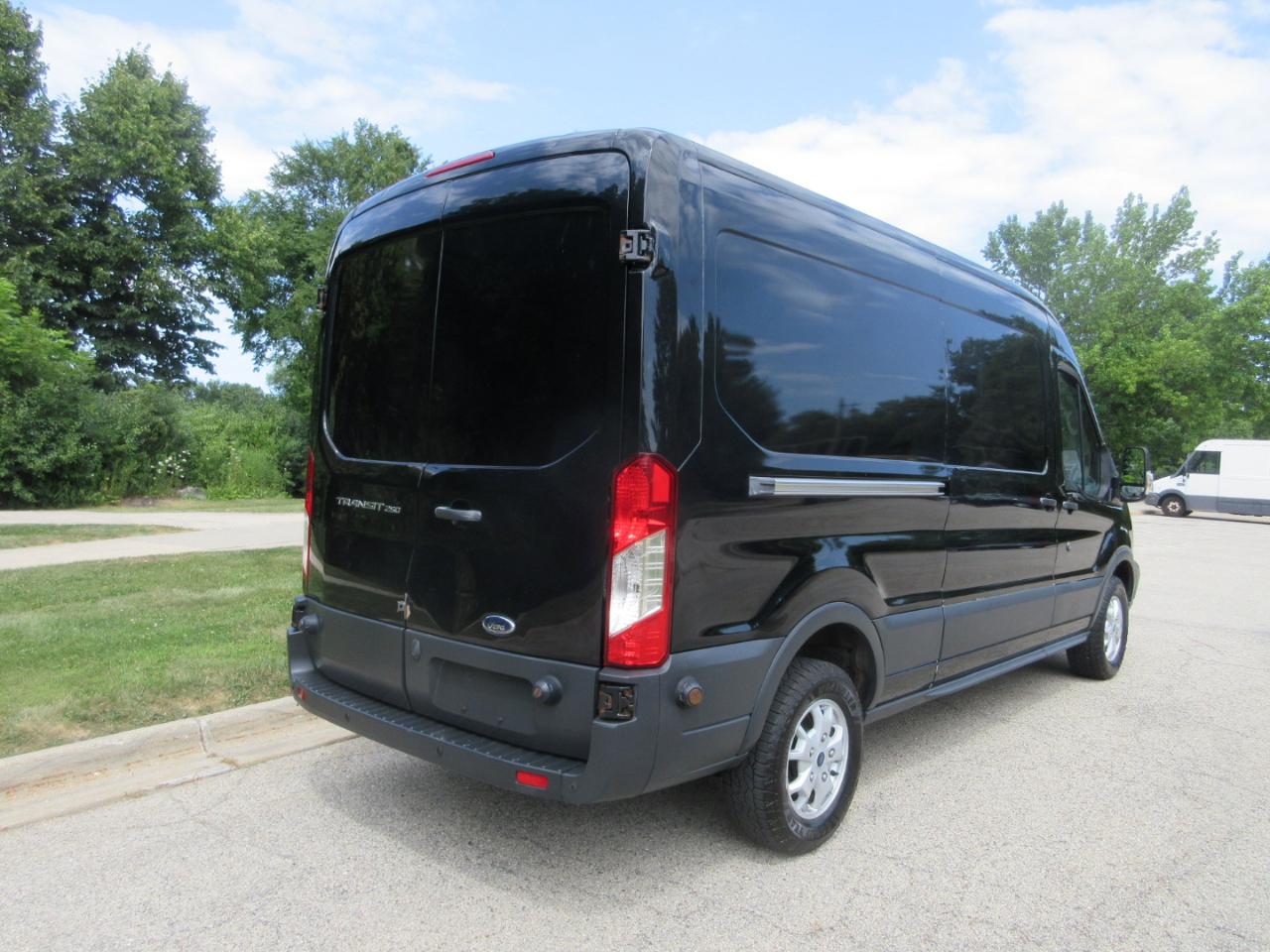Ford Transit Cargo Van T-250 148" Med Rf 9000 GVWR Sliding RH Dr 2015