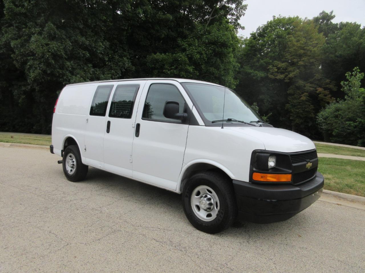 Chevrolet Express Cargo Van RWD 2500 135" 2017