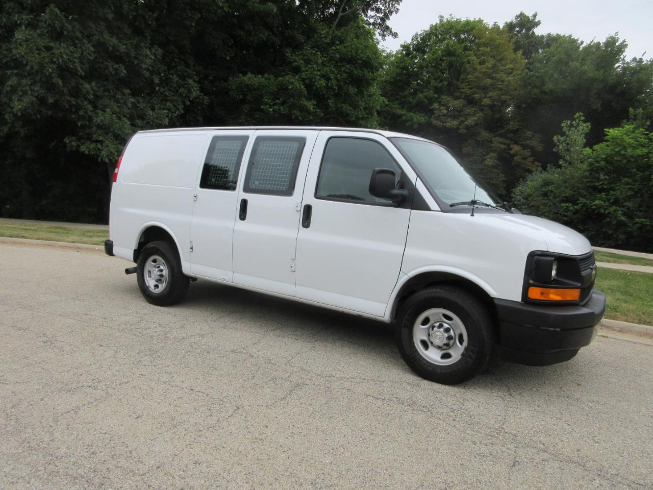 Chevrolet Express Cargo Van RWD 2500 135" 2017