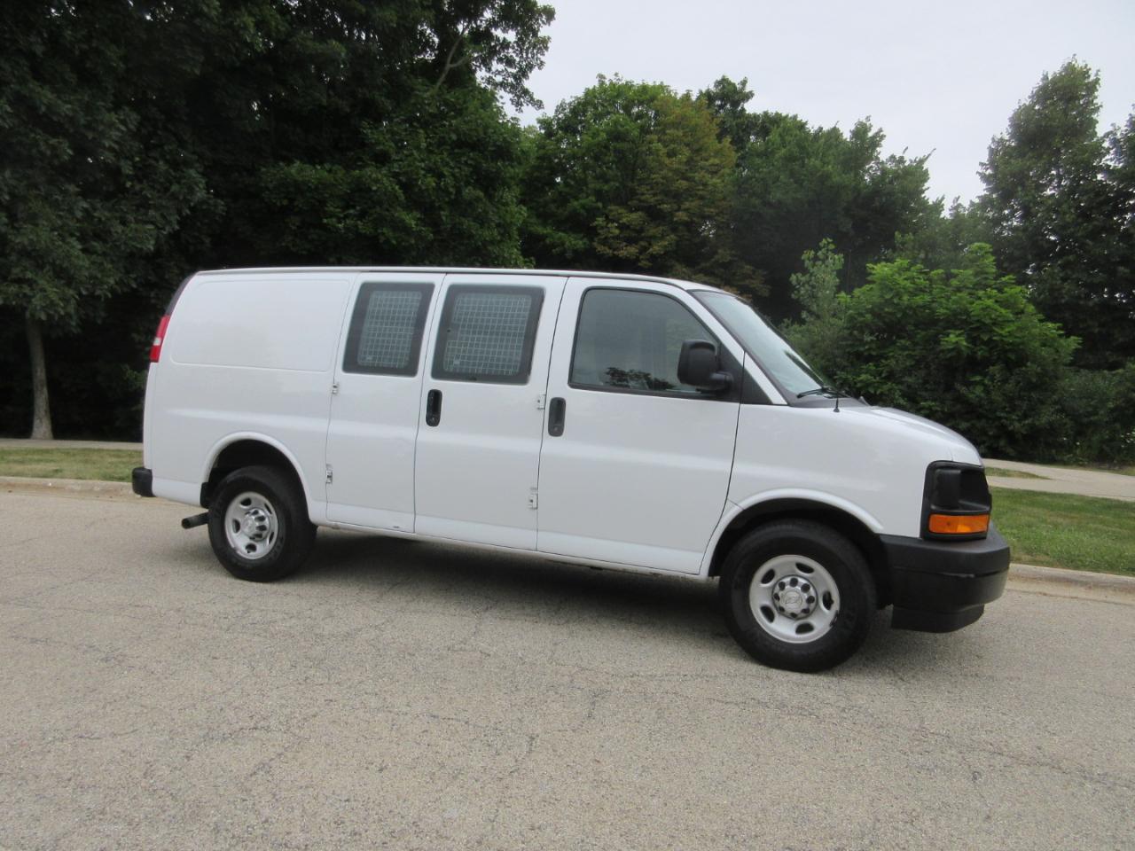 Chevrolet Express Cargo Van RWD 2500 135" 2017