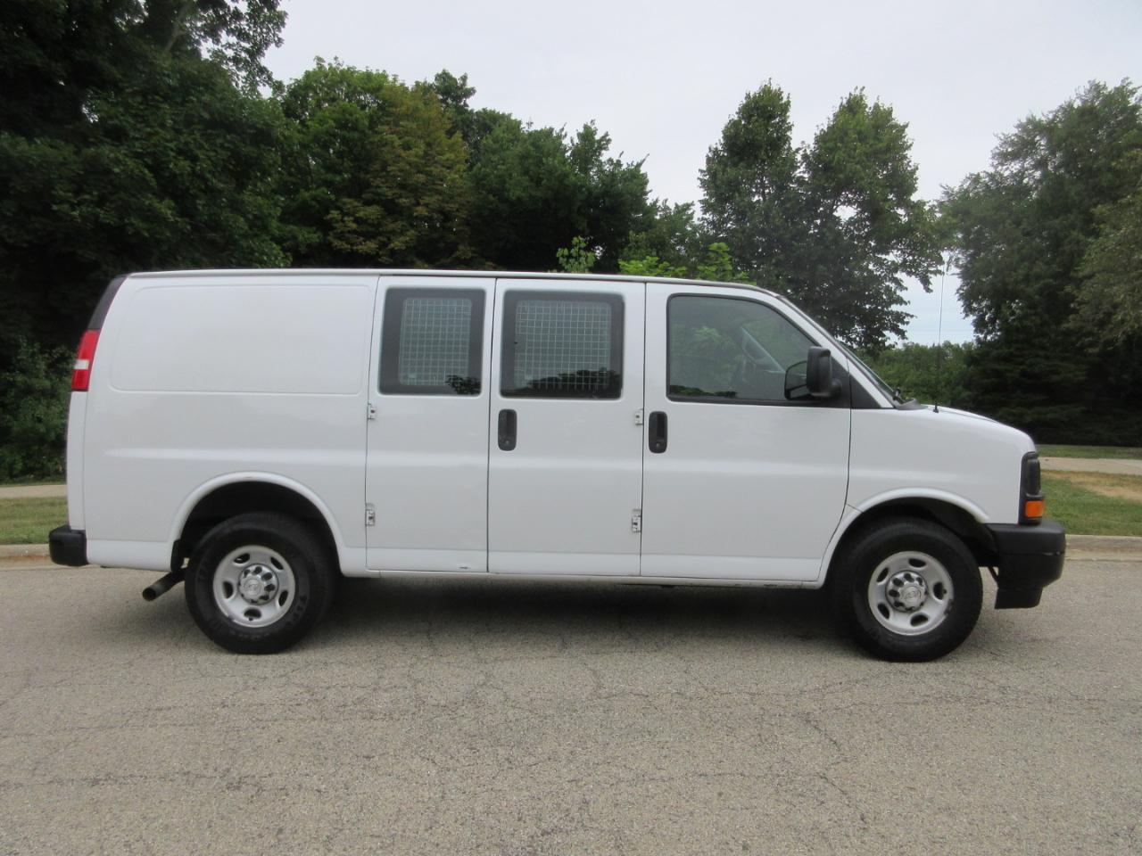 Chevrolet Express Cargo Van RWD 2500 135" 2017