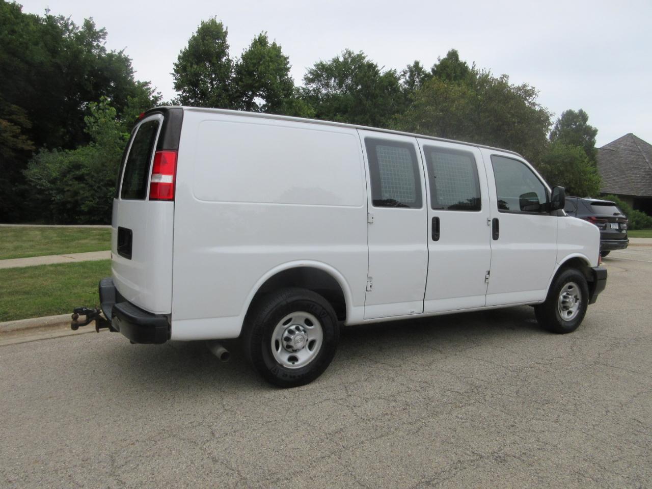 Chevrolet Express Cargo Van RWD 2500 135" 2017