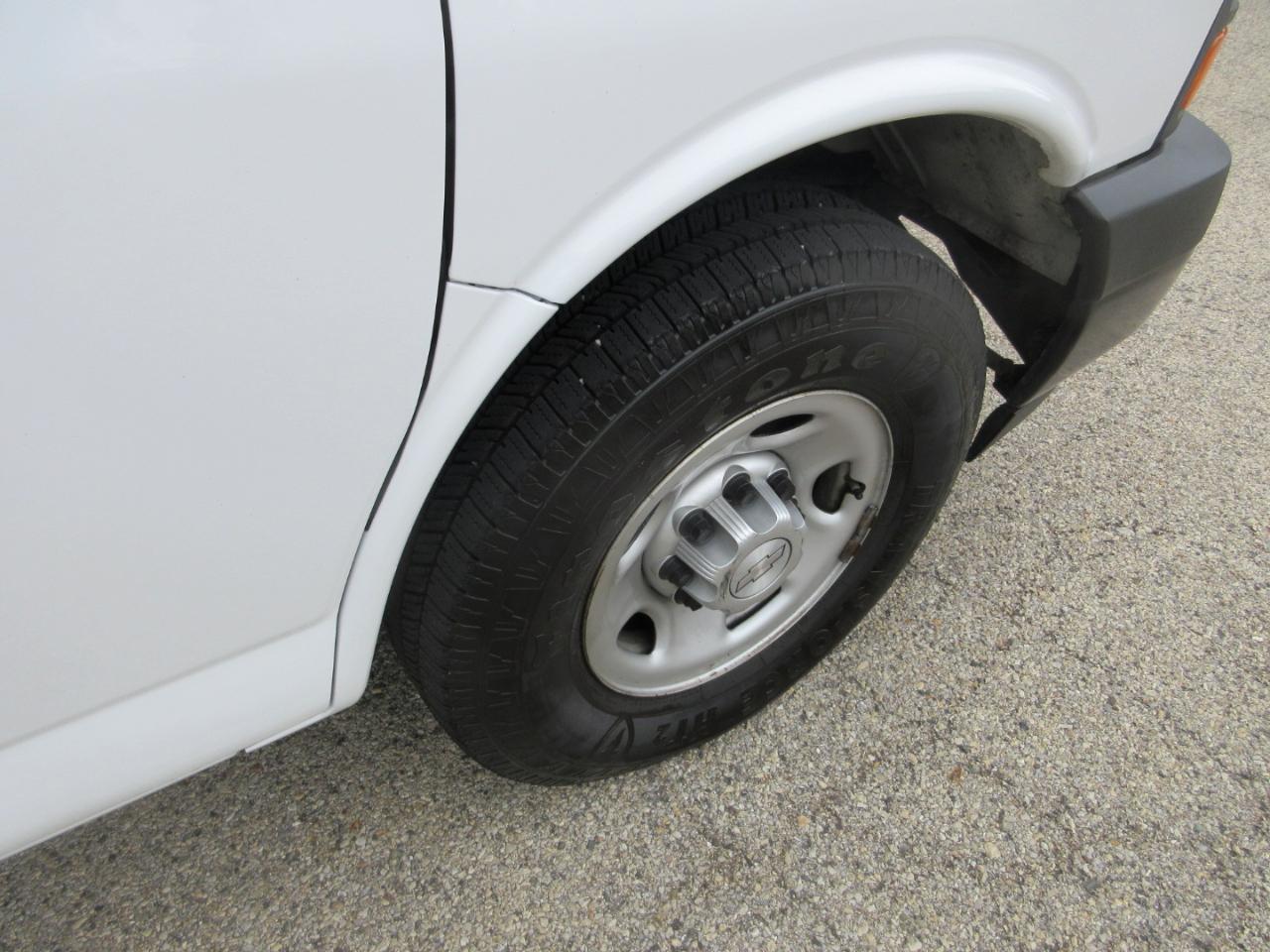 Chevrolet Express Cargo Van RWD 2500 135" 2017