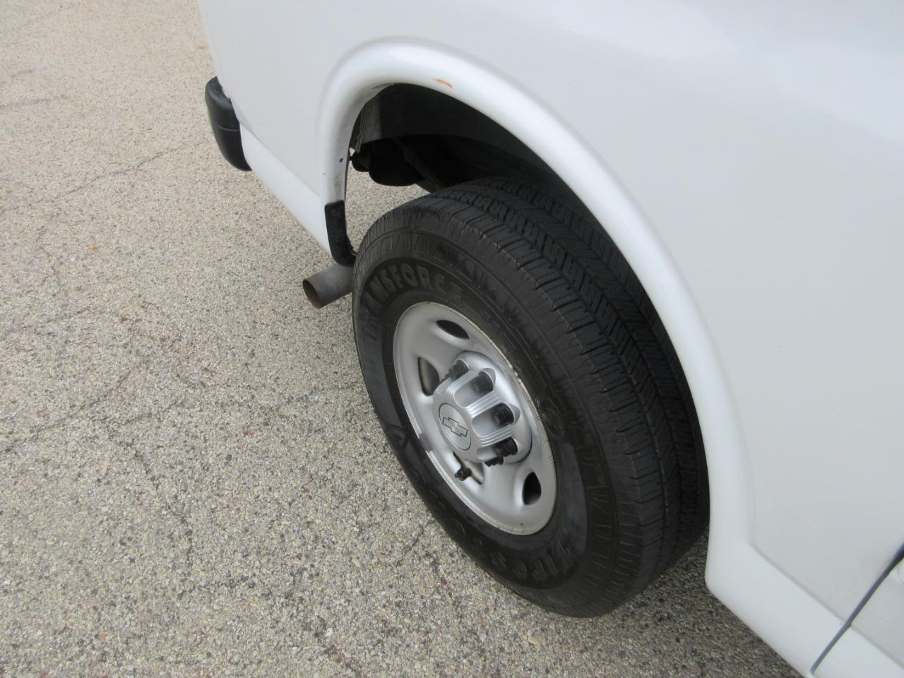 Chevrolet Express Cargo Van RWD 2500 135" 2017