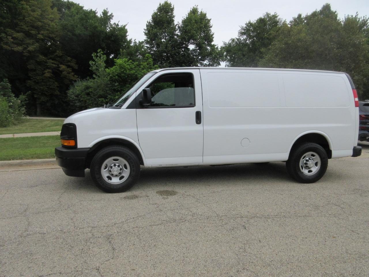 Chevrolet Express Cargo Van RWD 2500 135" 2017