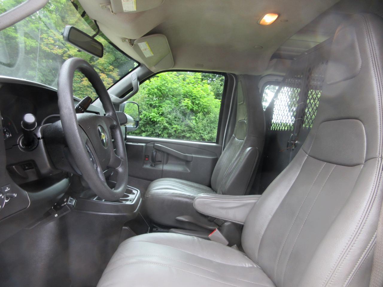 Chevrolet Express Cargo Van RWD 2500 135" 2017