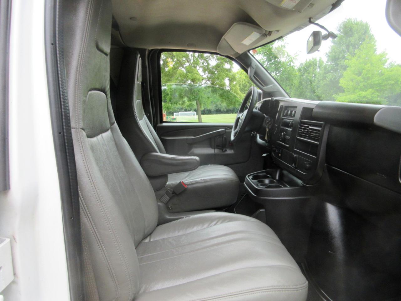 Chevrolet Express Cargo Van RWD 2500 135" 2017