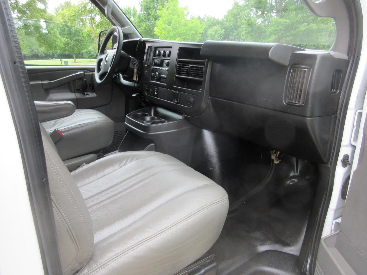 Chevrolet Express Cargo Van RWD 2500 135" 2017