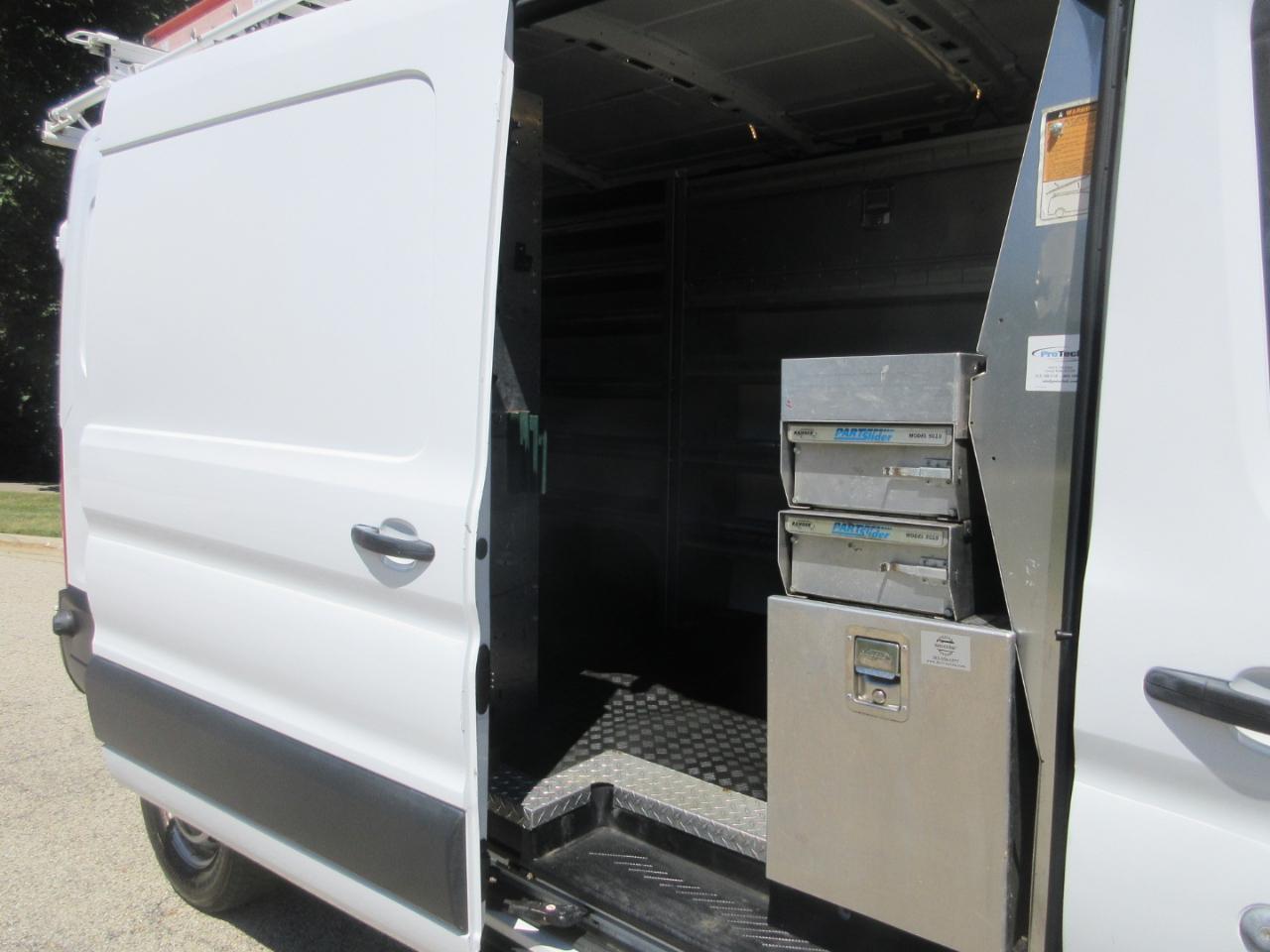 Ford Transit Cargo Van T-250 148" Med Rf 9000 GVWR Sliding RH Dr 2015