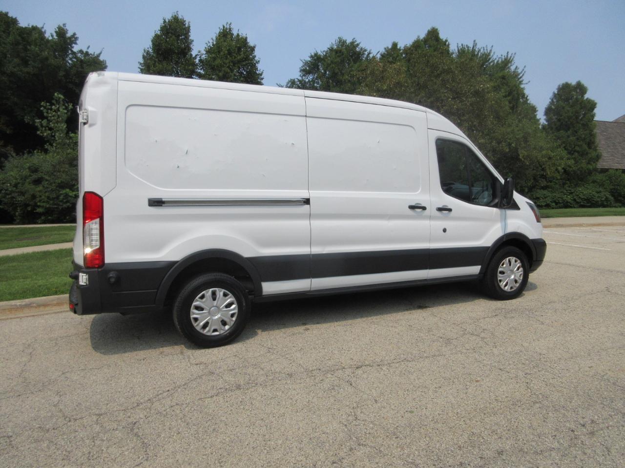 Ford Transit Cargo Van T-250 148" Med Rf 9000 GVWR Sliding RH Dr 2016