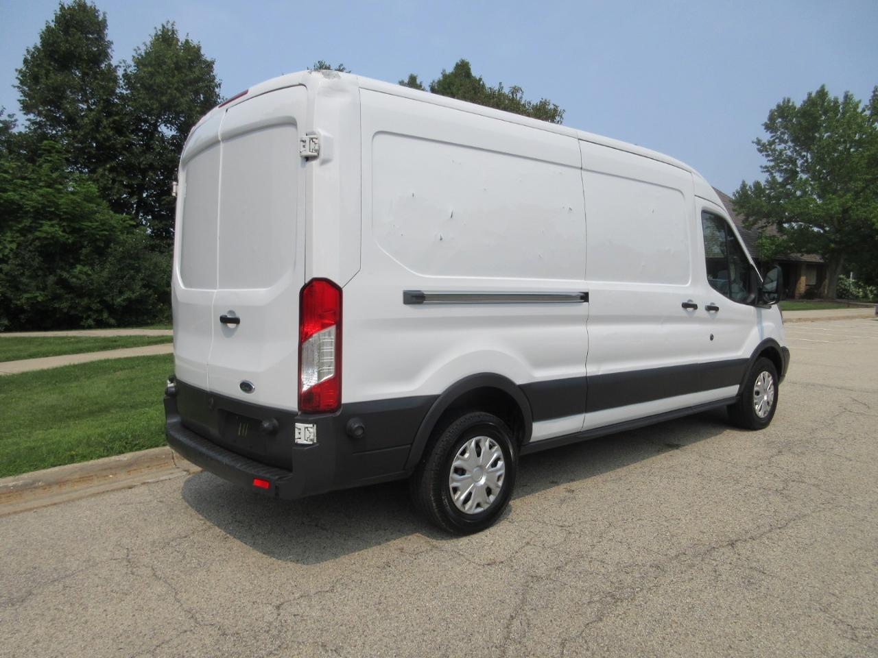 Ford Transit Cargo Van T-250 148" Med Rf 9000 GVWR Sliding RH Dr 2016