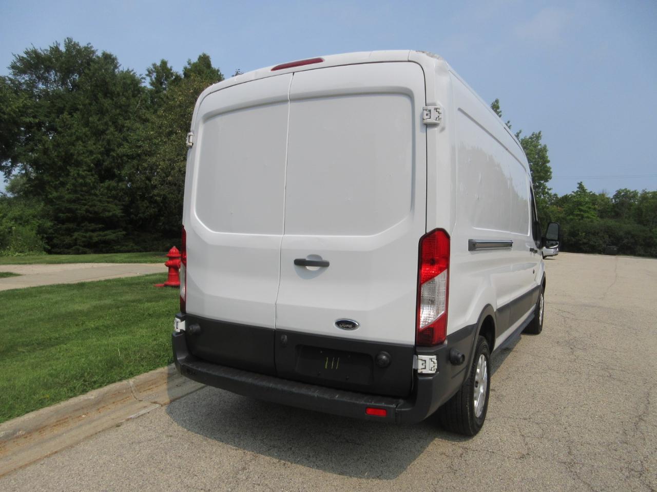 Ford Transit Cargo Van T-250 148" Med Rf 9000 GVWR Sliding RH Dr 2016