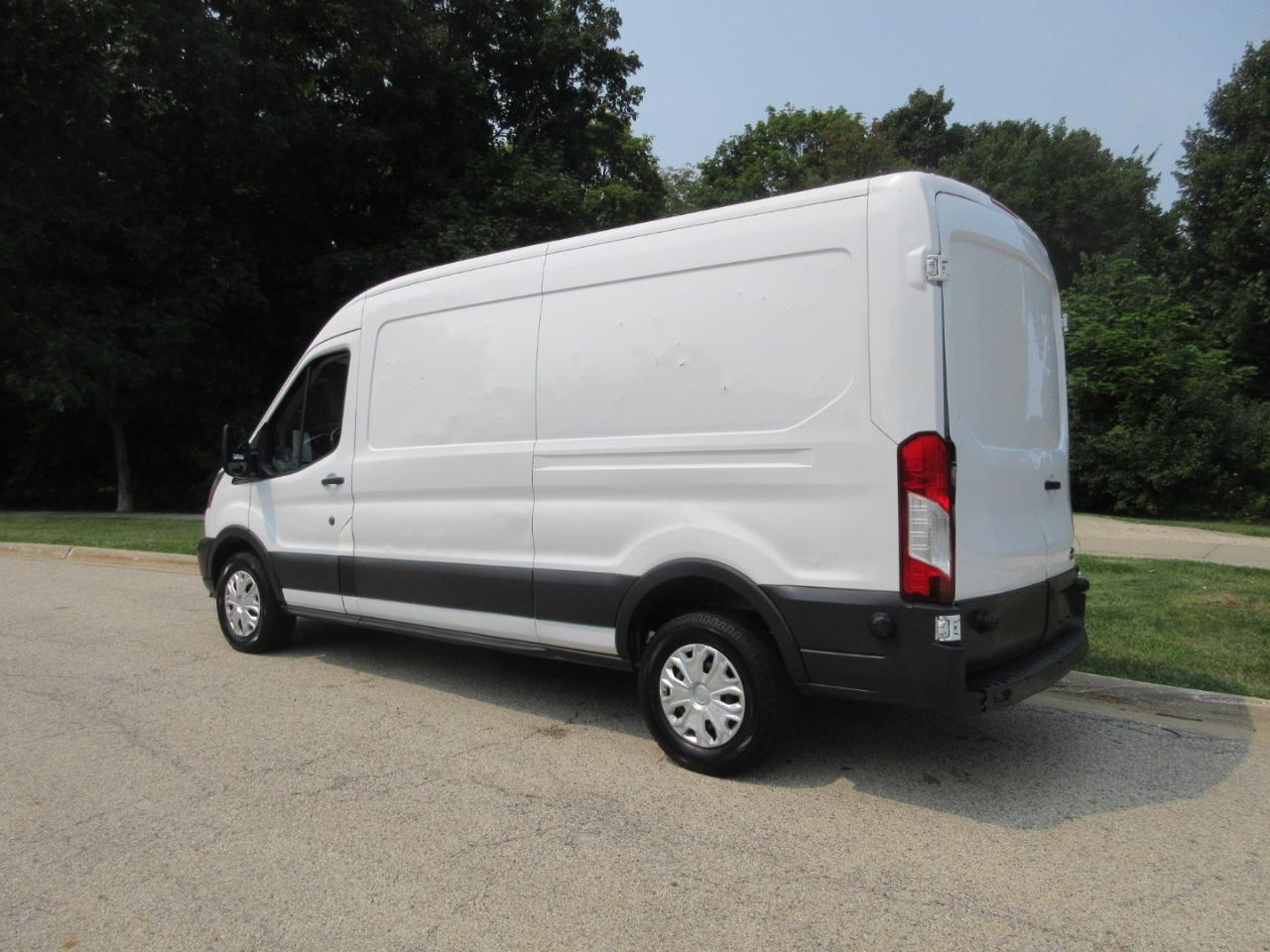 Ford Transit Cargo Van T-250 148" Med Rf 9000 GVWR Sliding RH Dr 2016