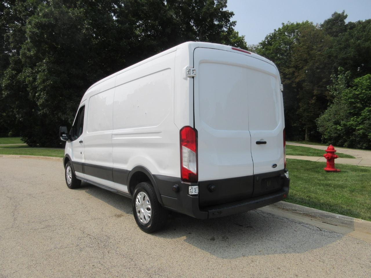 Ford Transit Cargo Van T-250 148" Med Rf 9000 GVWR Sliding RH Dr 2016