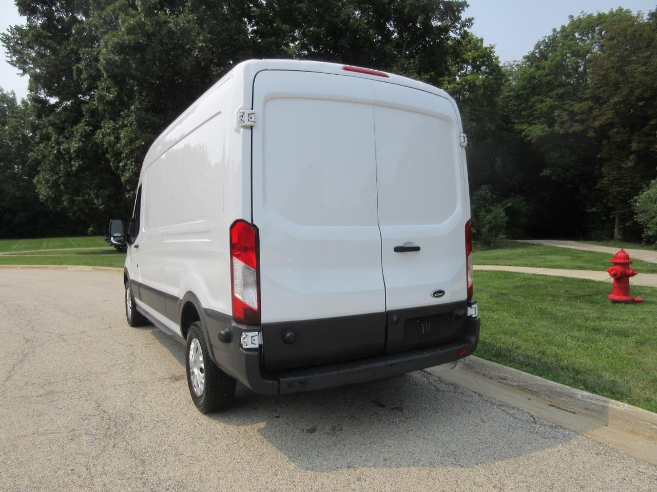 Ford Transit Cargo Van T-250 148" Med Rf 9000 GVWR Sliding RH Dr 2016
