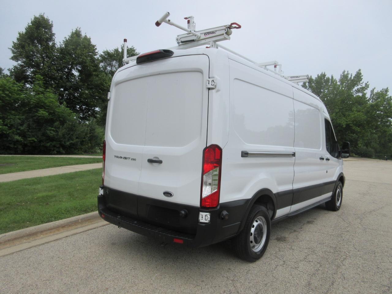 Ford Transit Van T-250 148" Med Rf 9000 GVWR Sliding RH Dr 2019