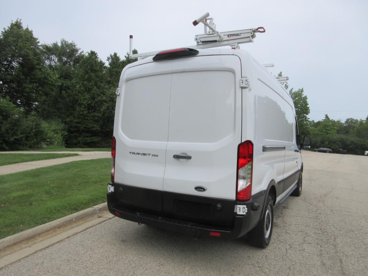 Ford Transit Van T-250 148" Med Rf 9000 GVWR Sliding RH Dr 2019