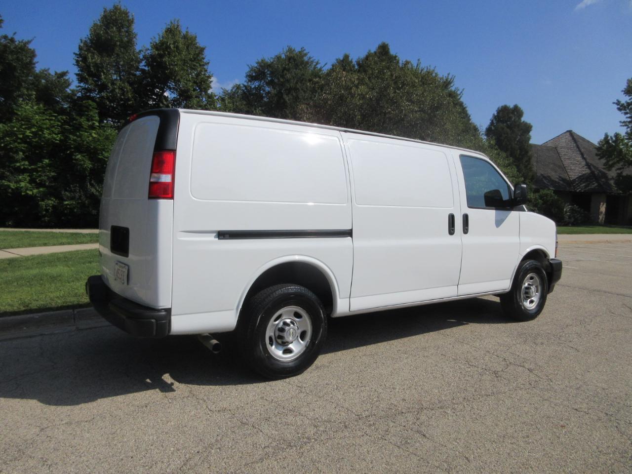 Chevrolet Express Cargo Van RWD 2500 135" 2021