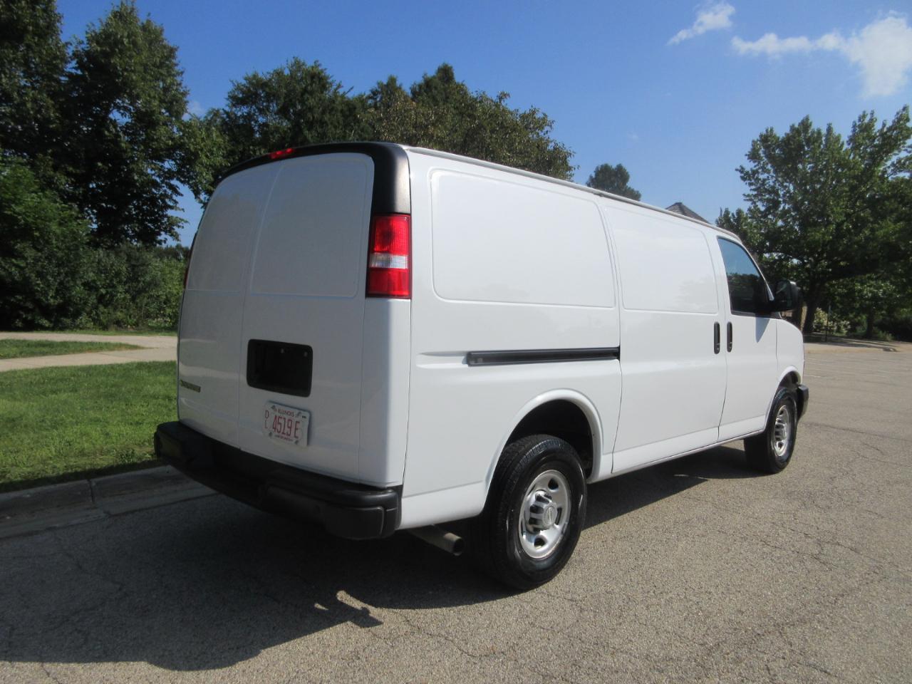 Chevrolet Express Cargo Van RWD 2500 135" 2021