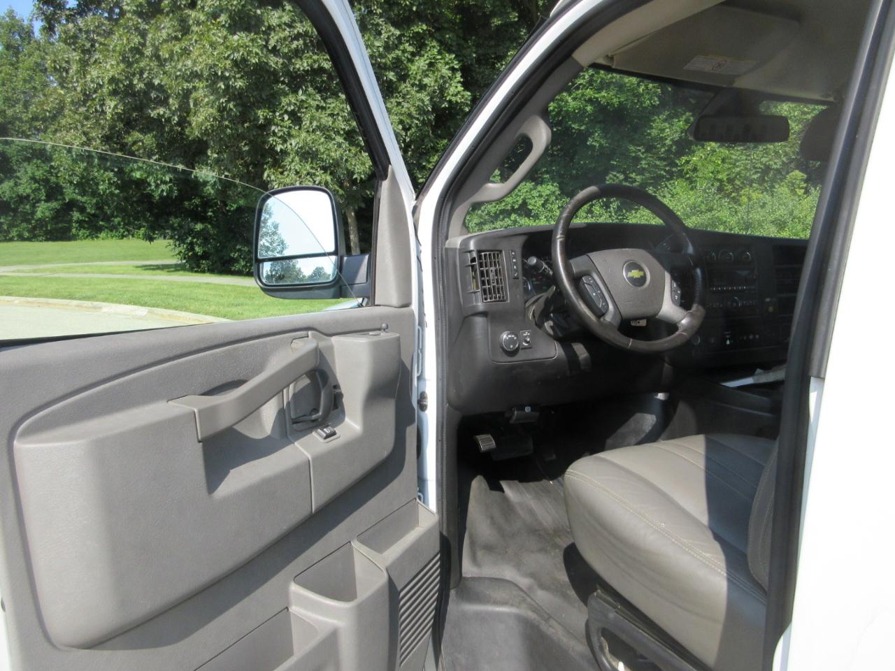 Chevrolet Express Cargo Van RWD 2500 135" 2021