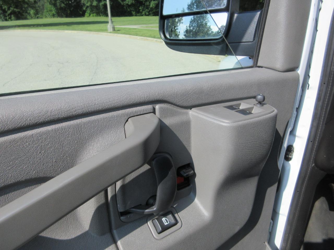 Chevrolet Express Cargo Van RWD 2500 135" 2021