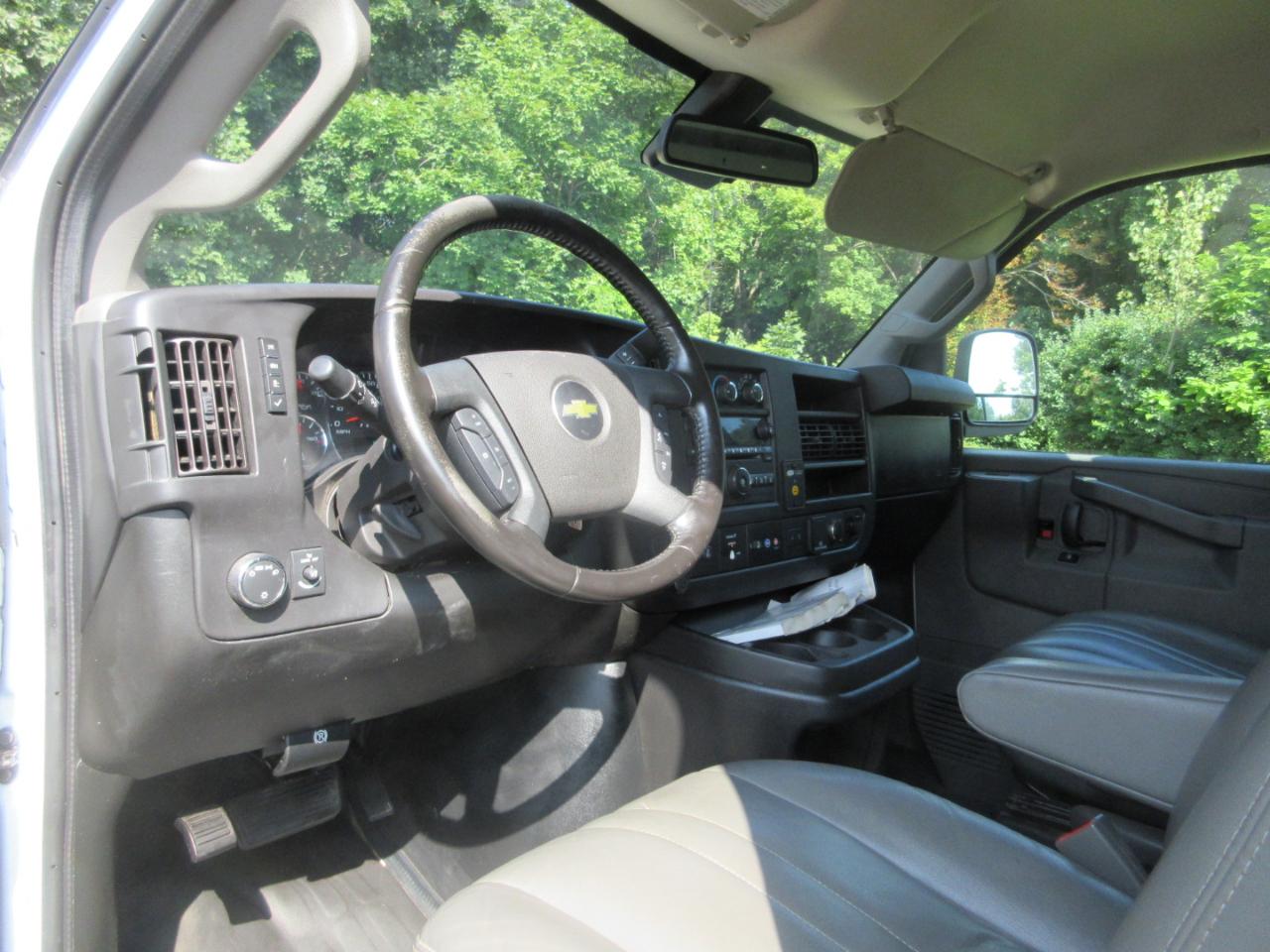 Chevrolet Express Cargo Van RWD 2500 135" 2021
