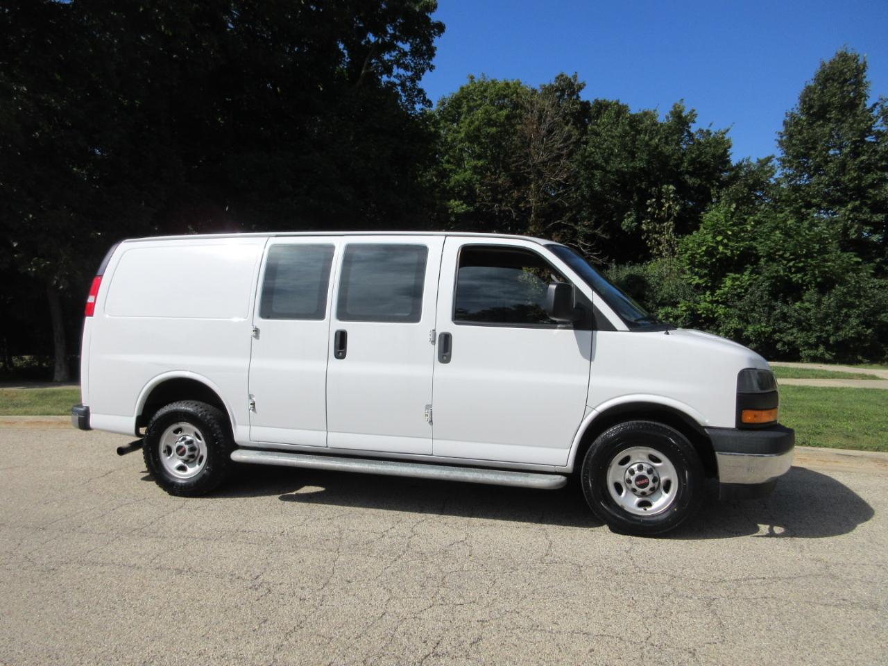 GMC Savana Cargo Van RWD 2500 135" 2020